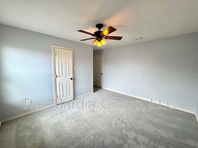 Building Photo - 1631 Clarke Springs Dr