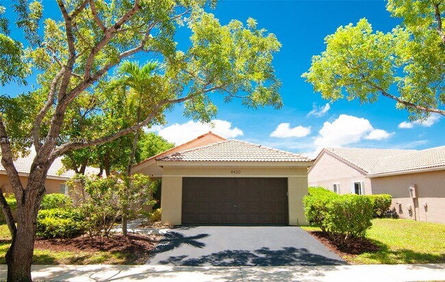 Building Photo - 4420 Dogwood Cir