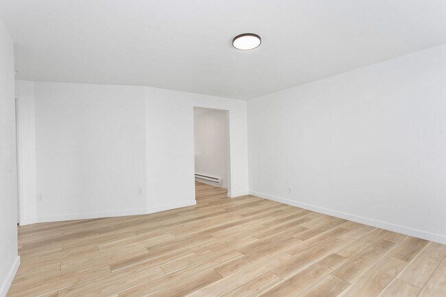 Building Photo - 610 S Sheridan Ave