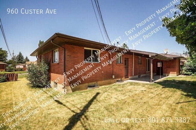 Building Photo - 960 Custer Ave