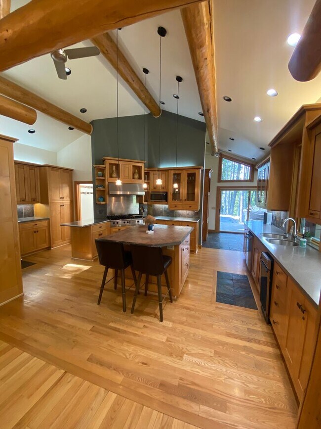 Building Photo - Hidden Whitefish Lake 3 bedroom Furnished ...