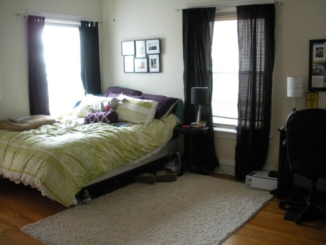 Bedroom - 1218 W Columbia Ave