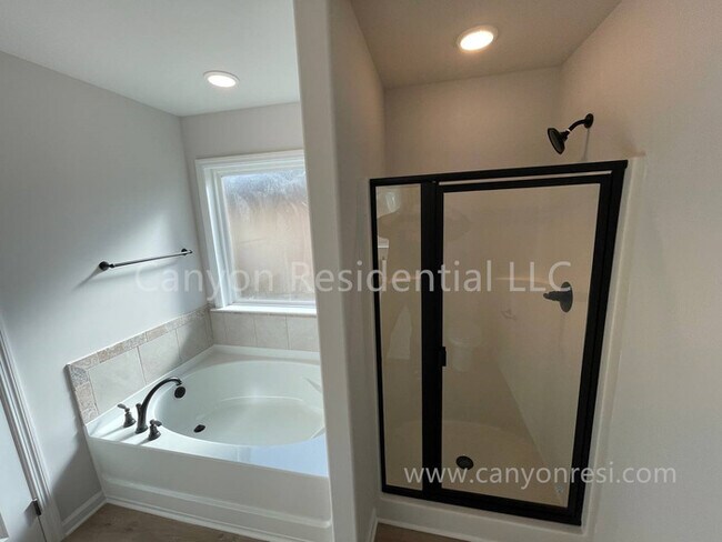 Building Photo - 114 Wilcot Rd