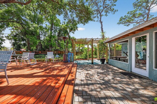 Building Photo - 6180 30th Ct S