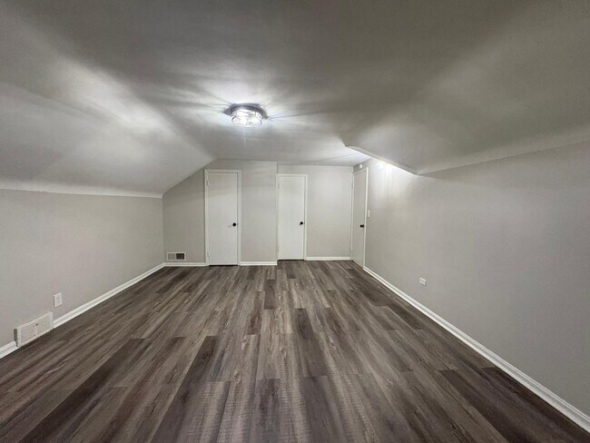 Building Photo - 1037 Keystone Dr