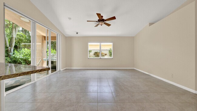 Building Photo - 13255 Royale Sabal Ct