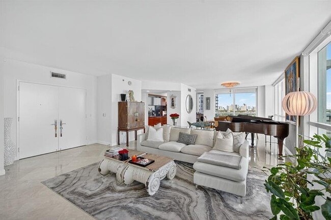 Building Photo - 101 S Fort Lauderdale Beach Blvd