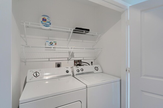 Building Photo - 300 S Australian Ave