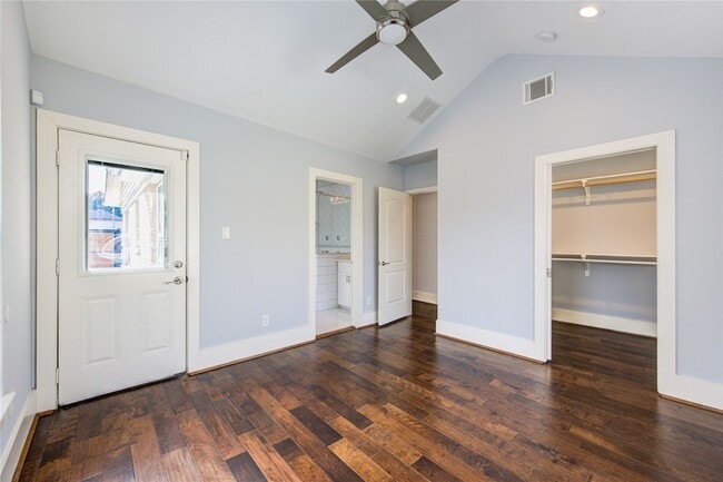 Building Photo - 2401 Eagle St