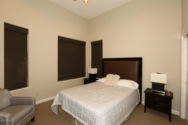 Building Photo - 7371 E Vaquero Dr