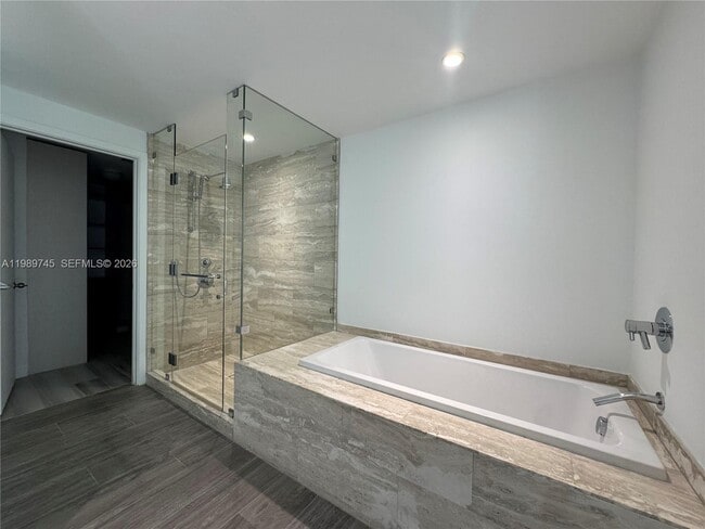 Building Photo - 2900 NE 7th Ave