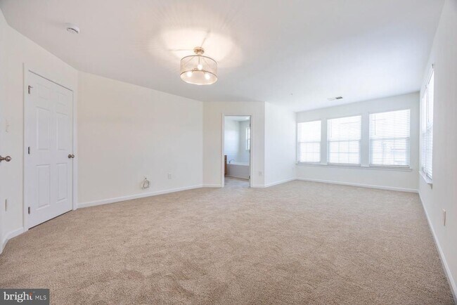 Building Photo - 616 Warbler Walk
