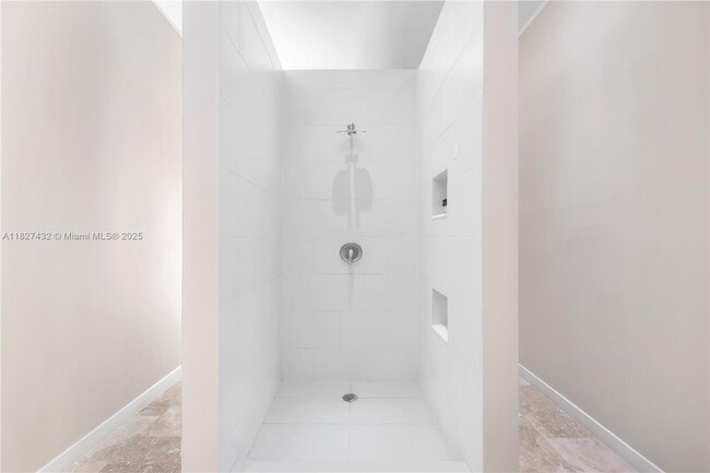 Building Photo - 472 Minola Dr