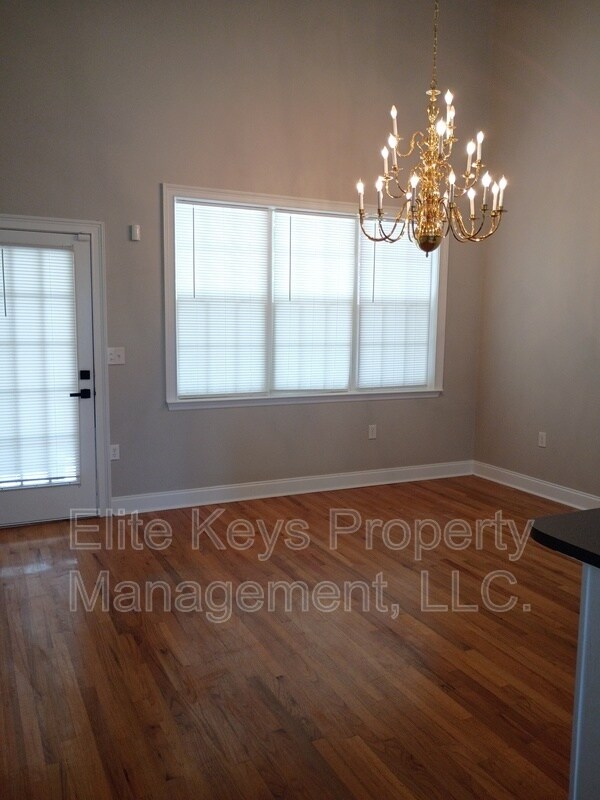 Building Photo - 814 11th St