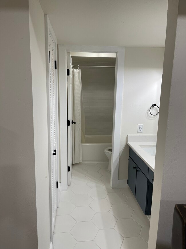 Building Photo - 6026 Birchbrook Dr