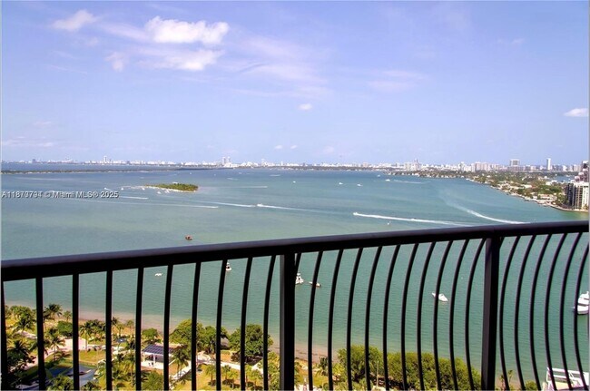 Building Photo - 1750 N Bayshore Dr