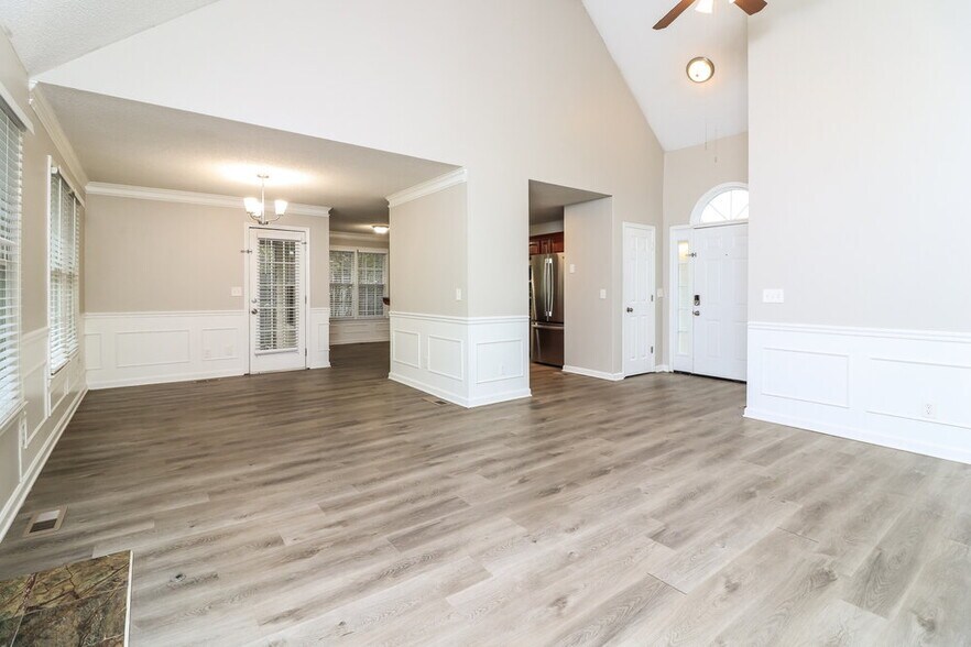 Building Photo - 37 White Oak Dr SE