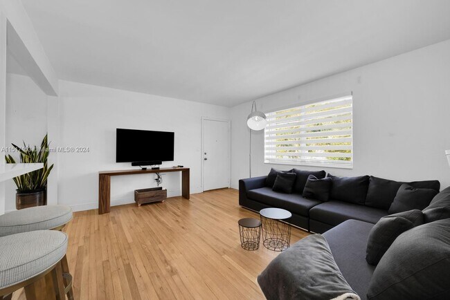 Building Photo - 7910 SW 55th Ave