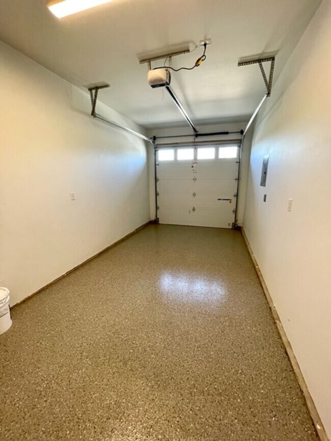 Building Photo - Lucia Duplex - 61522-LUCI-00