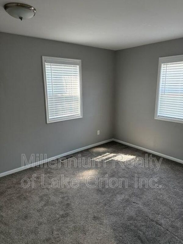 Building Photo - 80 Myron St