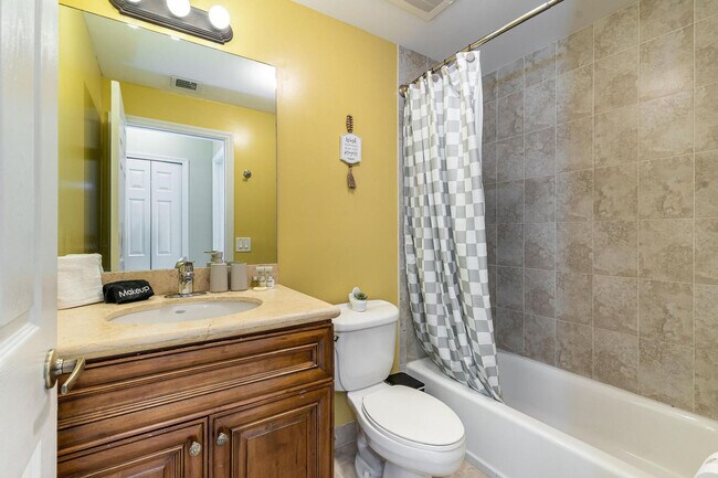 Building Photo - 1721 SW 23rd St