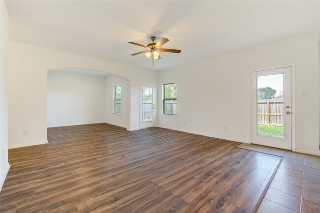 Building Photo - 12726 Plummersville St