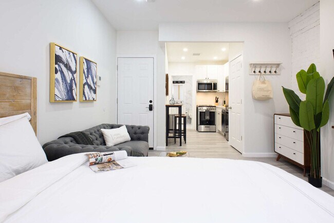 Building Photo - 240e E 75th St