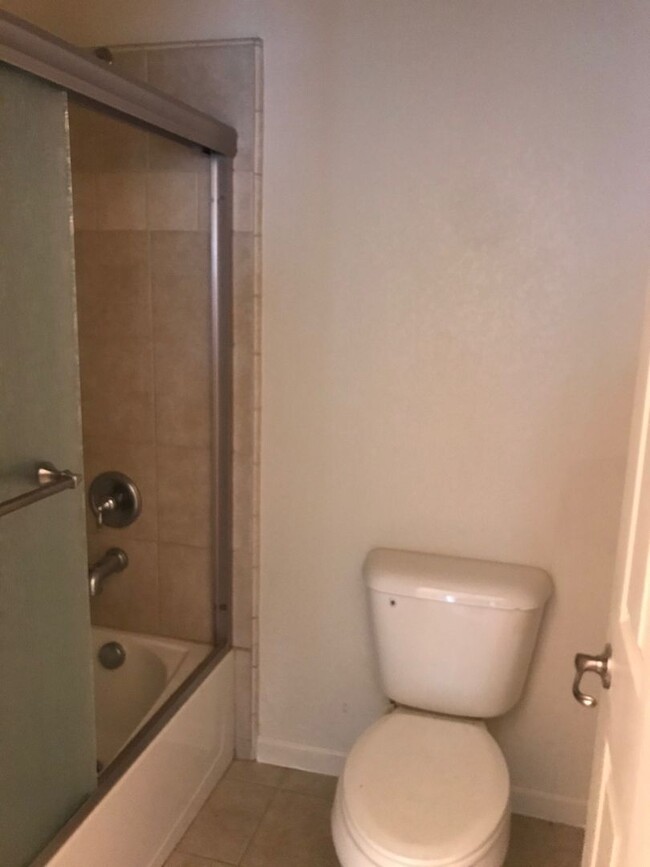 Building Photo - 4 Bedroom Home Close to Gym and Shopping-$...