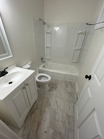 Building Photo - 3700 Cairnbrook Ct