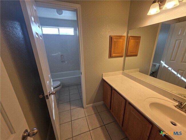 Building Photo - 423 Wrought Iron Dr