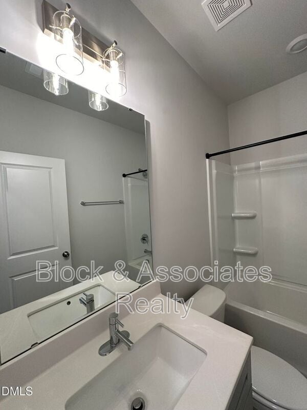 Building Photo - 608 Gimari Dr