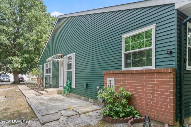 Building Photo - 6B Bayberry Ln