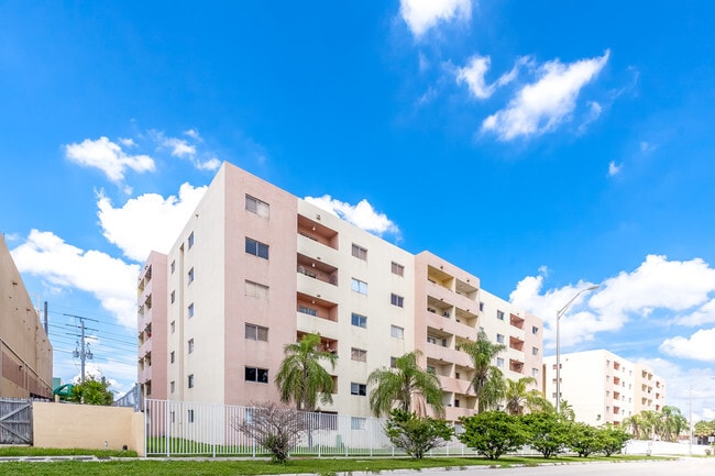 Building Photo - Valencia Towers