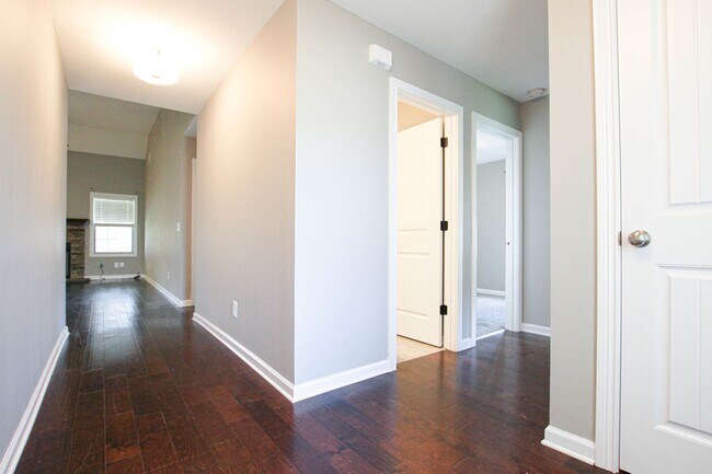 Building Photo - Pet Friendly Three Bedroom!