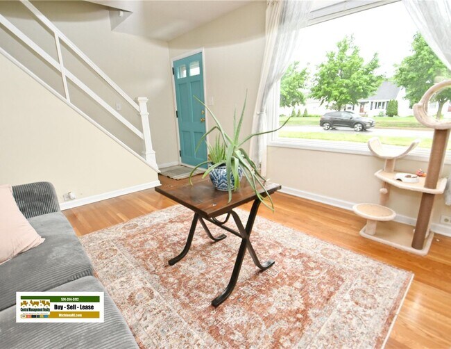 Building Photo - Fully furnished home, 3 bedroom 2 full baths