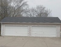 Building Photo - 3706 E 131st St