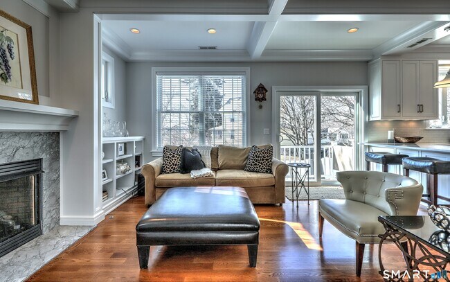 Building Photo - 30 Narrow St