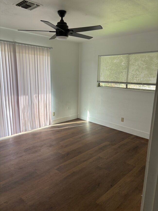 Building Photo - 801 N Akers St