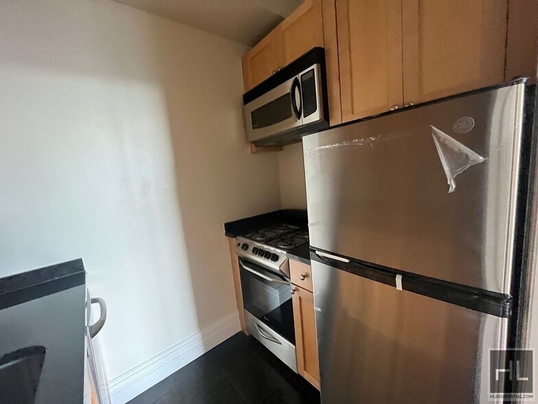 Building Photo - SECOND AVENUE