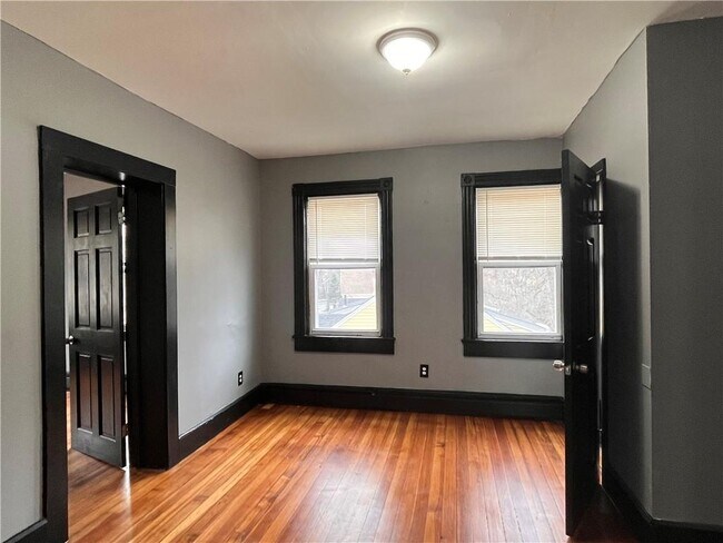 Building Photo - 28 Roger Williams Ave