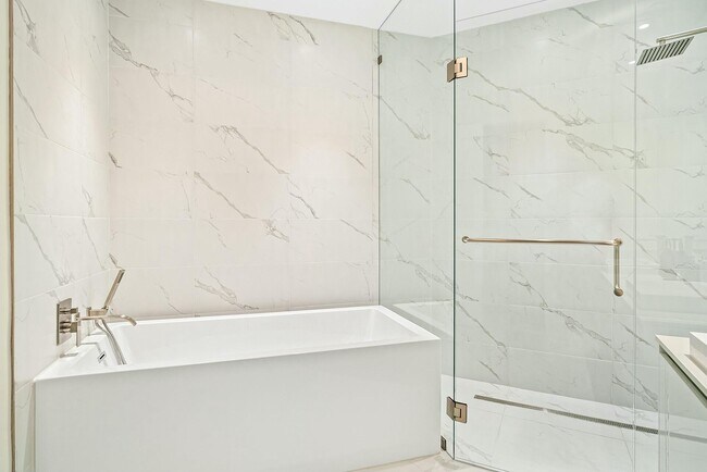 Building Photo - 3100 N Ocean Dr