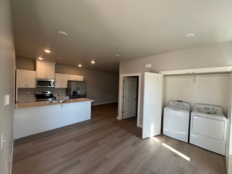 Building Photo - 1802 SW Poigai Wy