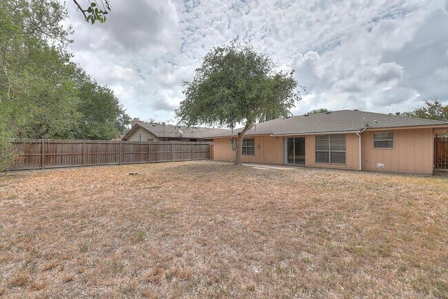 Building Photo - 5225 Bonham St