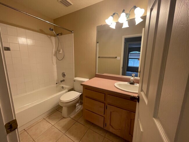 Building Photo - 7051 Natalie Janae Ln NE