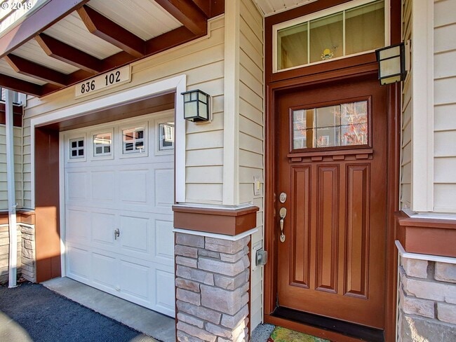 Building Photo - 2 Bedroom 2.5 Bathroom with 2 Tandem Car garage ~ Convenient Cedar Mill Location Near St. Vincent...