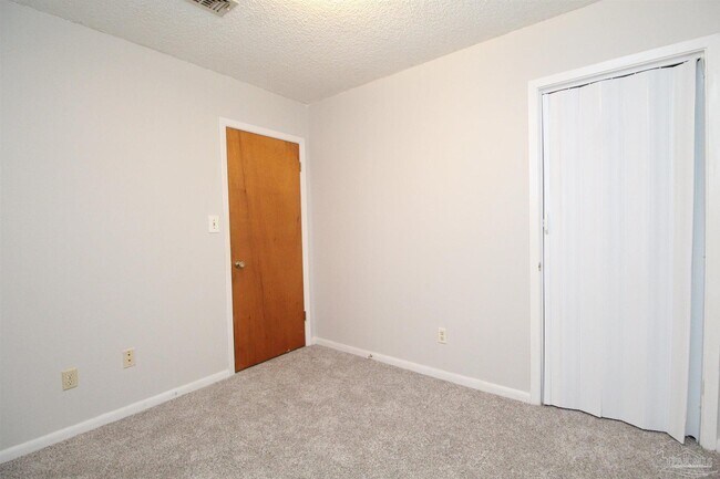 Building Photo - 7190 Pennington Dr