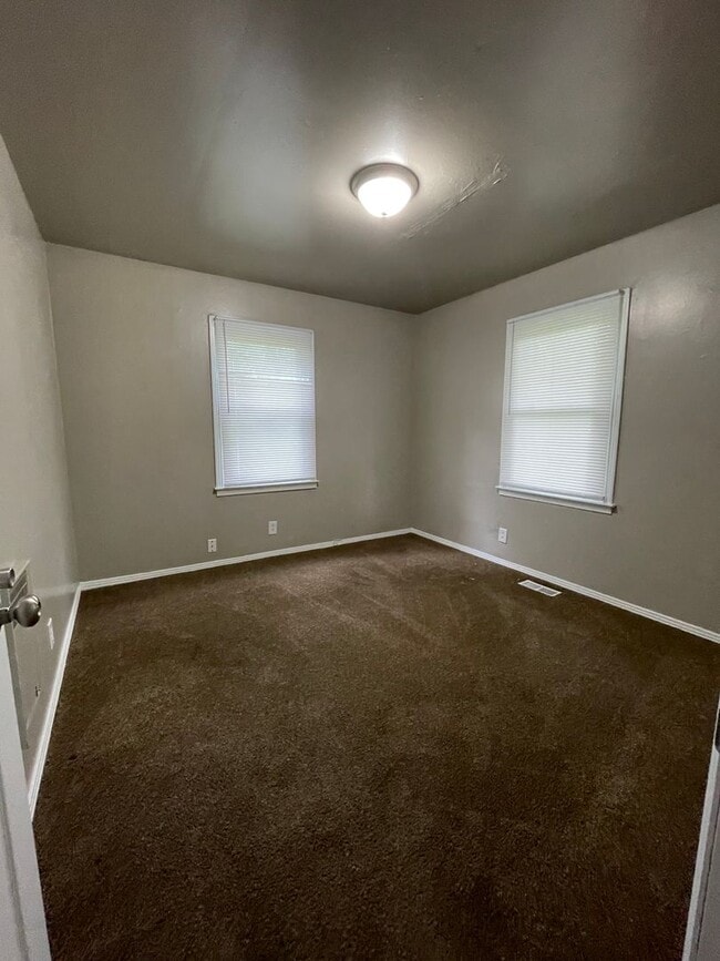 Building Photo - 3-Bedroom Home for Rent – Big Yard & Moder...