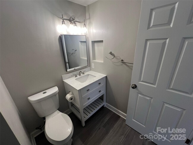 Building Photo - 6040 Sunset Chase Ln