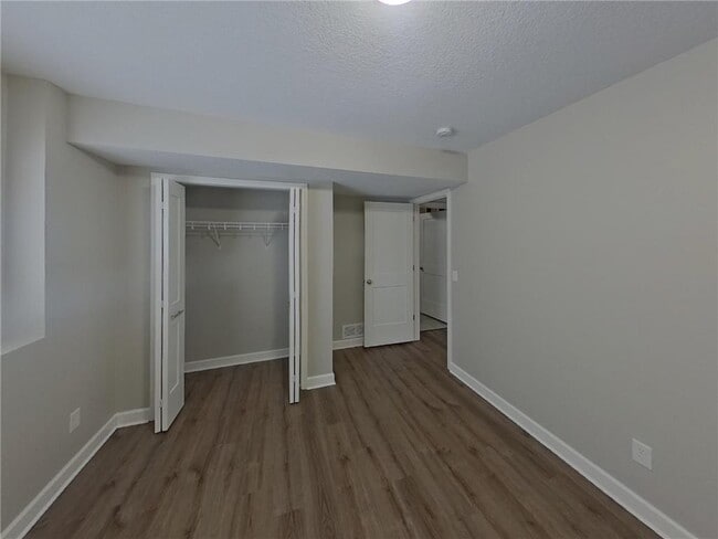 Building Photo - 14060 Ailesbury Ave