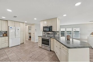 Building Photo - 106 Lazy River Rd